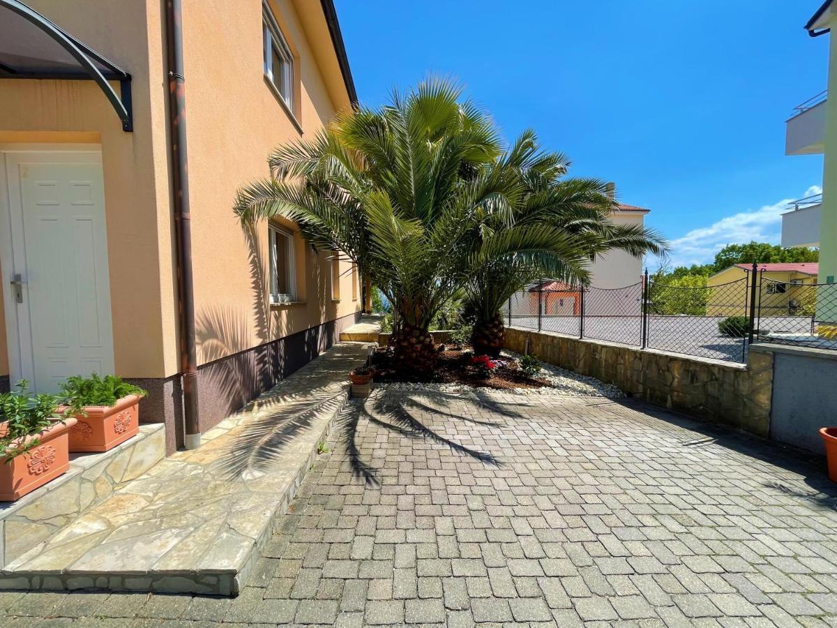 Grand Pool Apartment Ika-Opatija Eksteriør billede