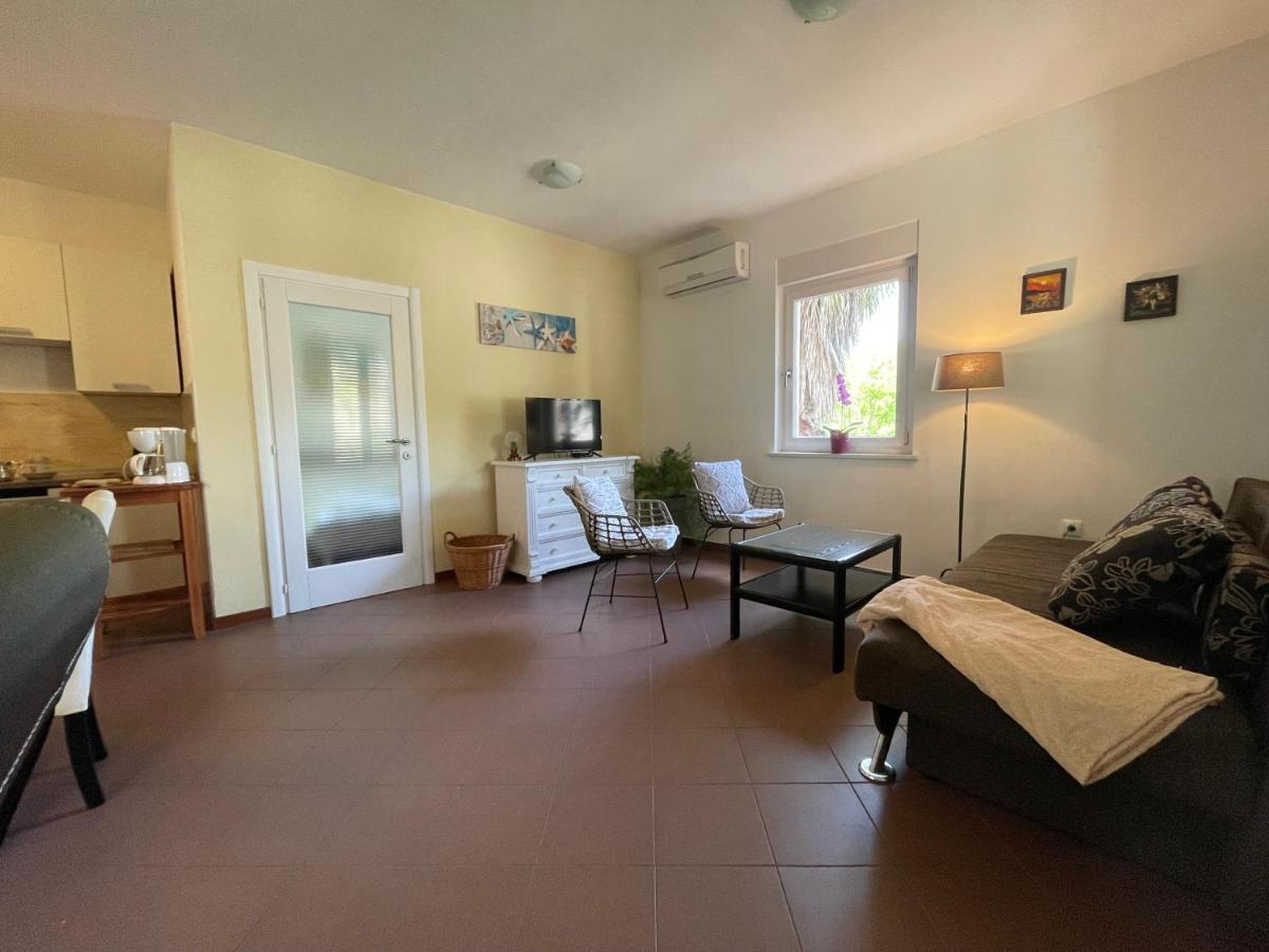 Grand Pool Apartment Ika-Opatija Eksteriør billede