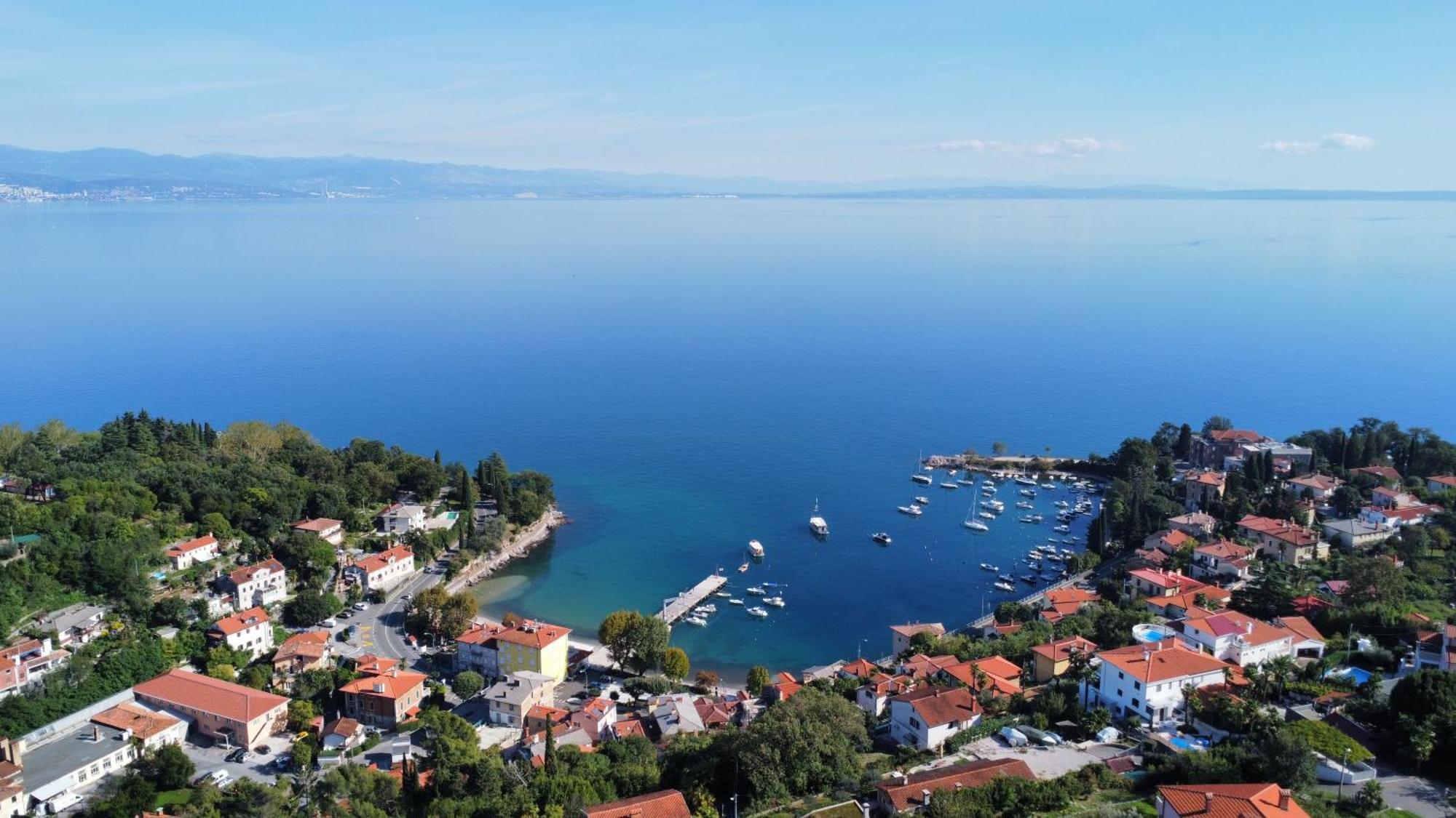 Grand Pool Apartment Ika-Opatija Eksteriør billede
