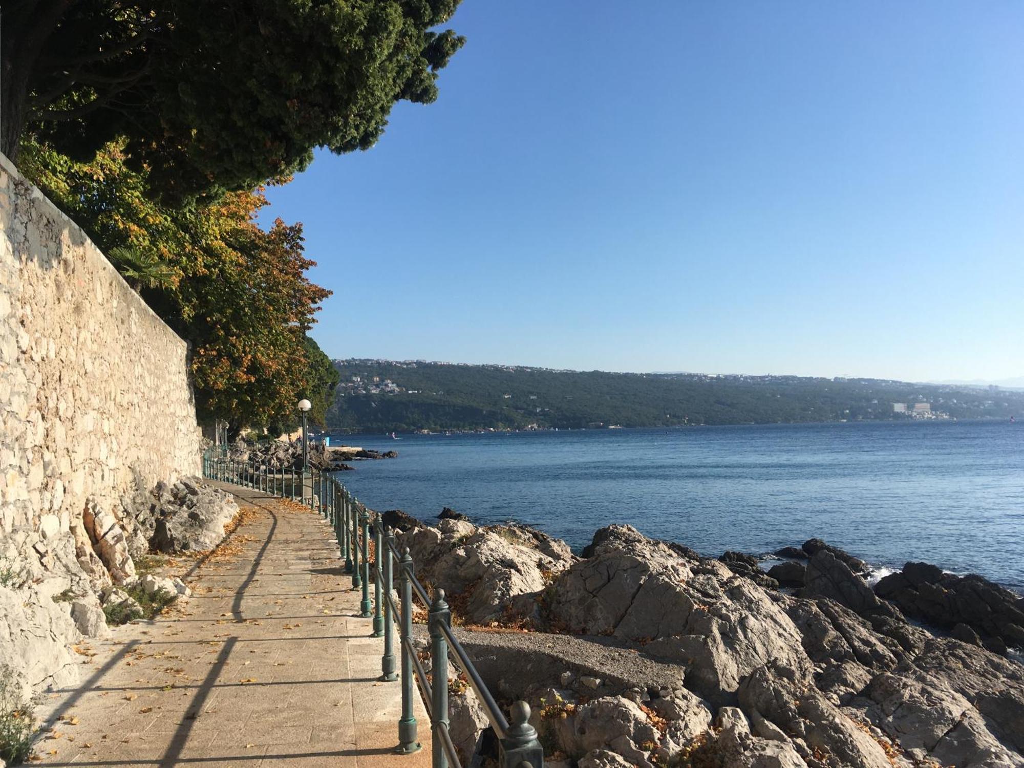 Grand Pool Apartment Ika-Opatija Eksteriør billede