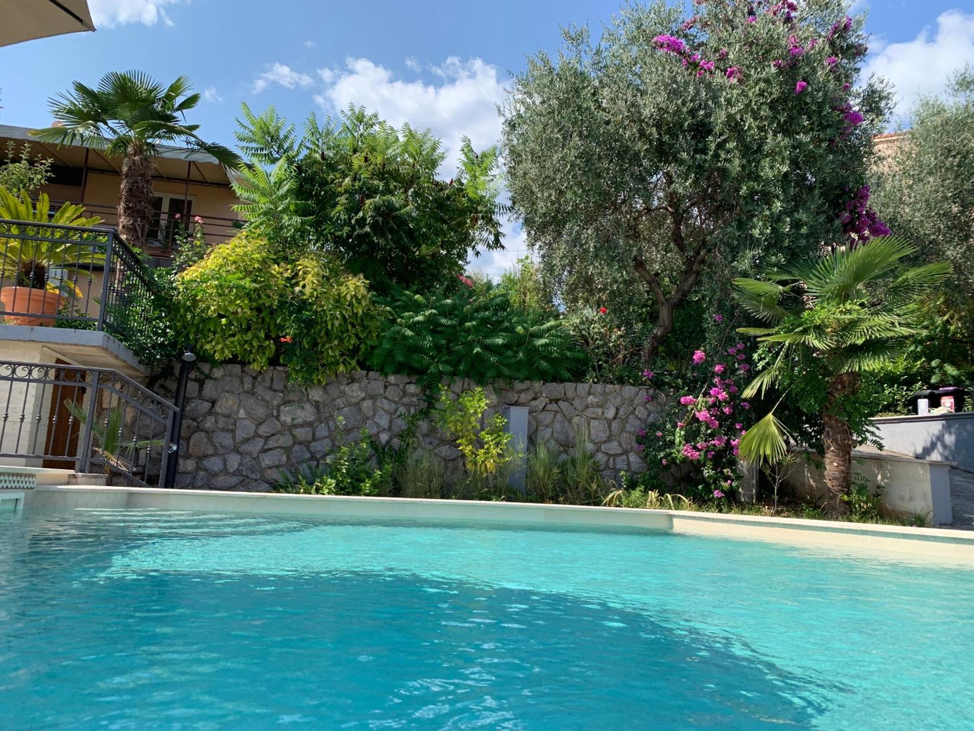 Grand Pool Apartment Ika-Opatija Eksteriør billede