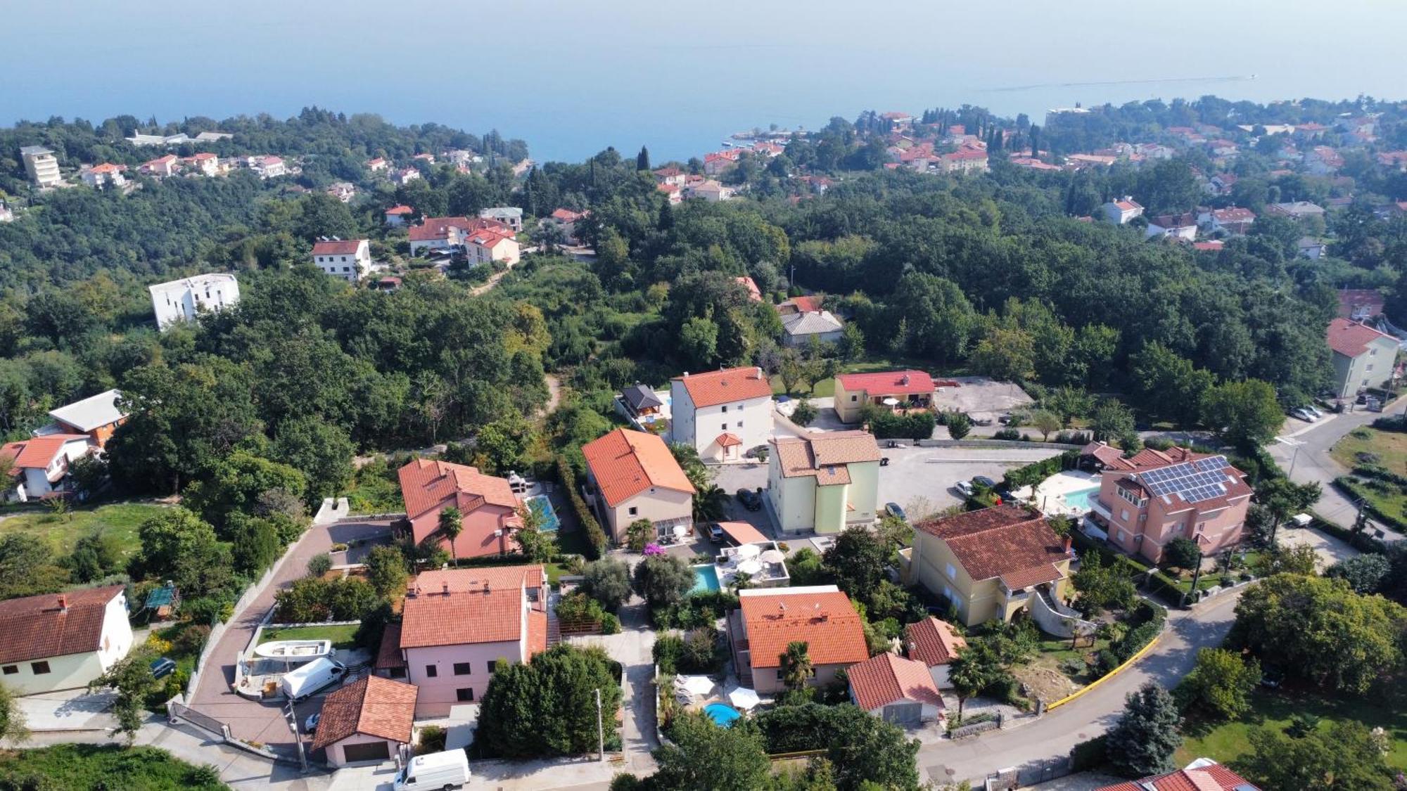 Grand Pool Apartment Ika-Opatija Eksteriør billede
