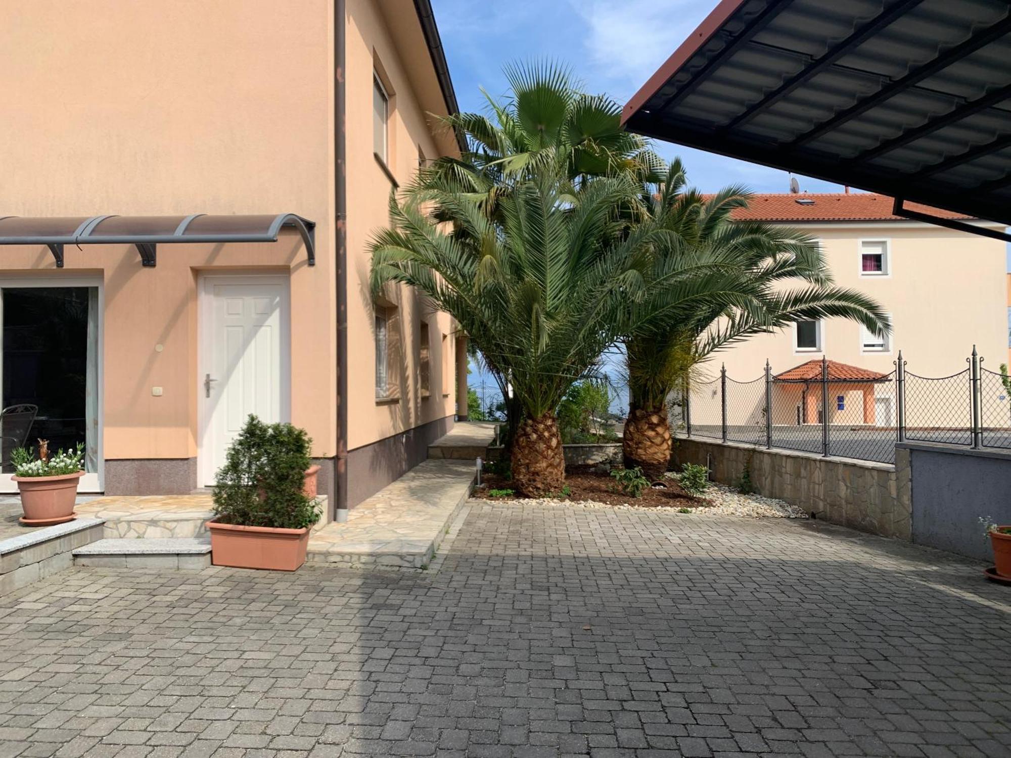 Grand Pool Apartment Ika-Opatija Eksteriør billede