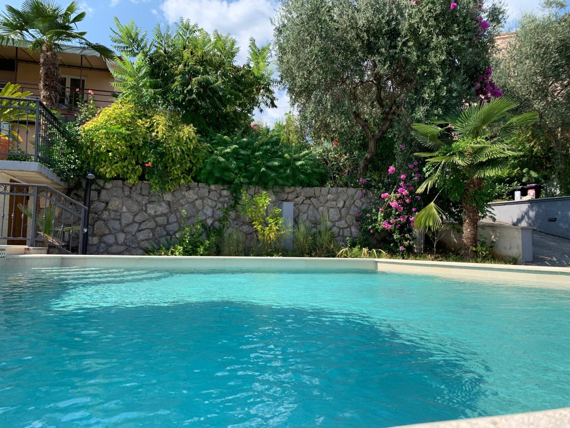 Grand Pool Apartment Ika-Opatija Eksteriør billede