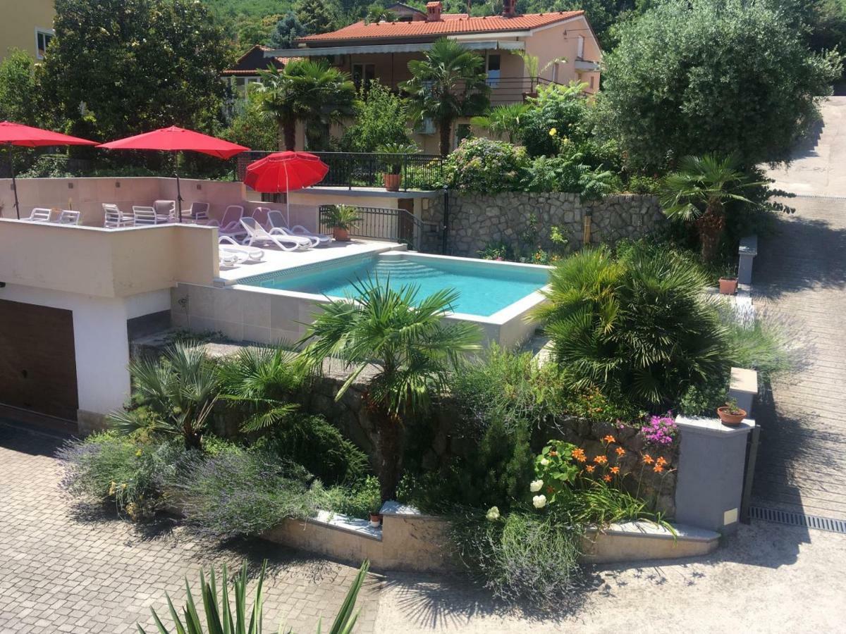 Grand Pool Apartment Ika-Opatija Eksteriør billede